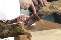 Schnitt mit dem kleinen Messer